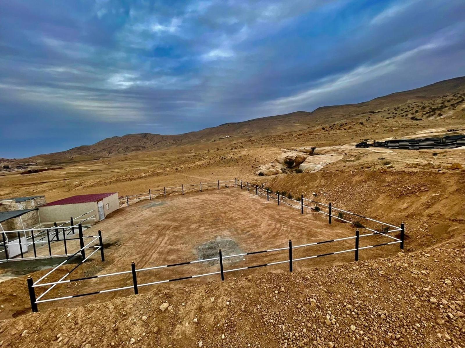 לינה וארוחת בוקר Petra Royal Ranch *